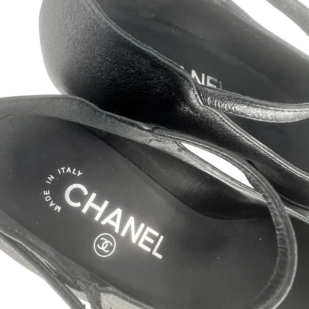 CHANEL pearl cc
